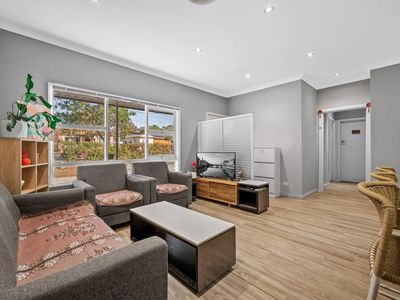 35 & 35a Anthony Crescent, Kingswood