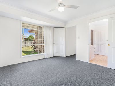 42 Hutton Avenue, Wynnum