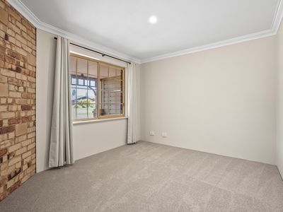 16 Frigate Close, Waikiki