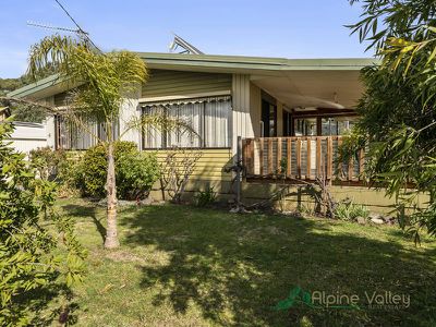 4 Damms Court, Tawonga South