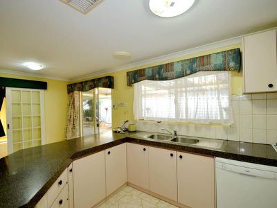 27 Carpenteria Crescent, Kenwick