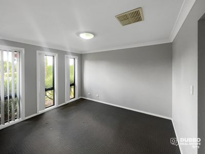 12 Glenshee Close, Dubbo