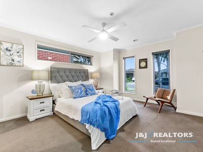 38 Charlbury Crescent, Cranbourne North