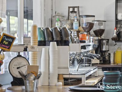 An Established Café with Popular Indoor and Outdoor Dining Spaces