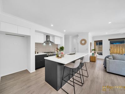 6 Sparland Street, Manor Lakes