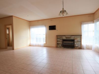 18 Madeleine Road, Clayton