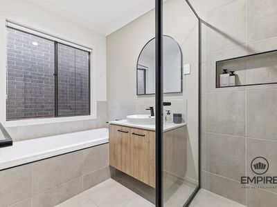 6 Heart Loop, Clyde North