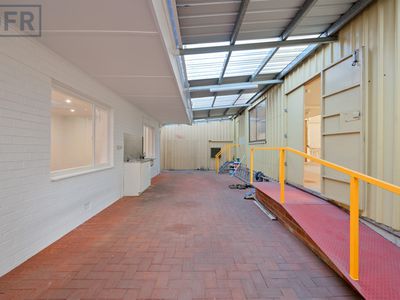 15 Robinson Avenue, Belmont