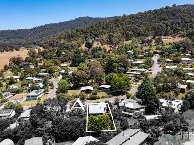 11 Coolumbooka Avenue, Tawonga South