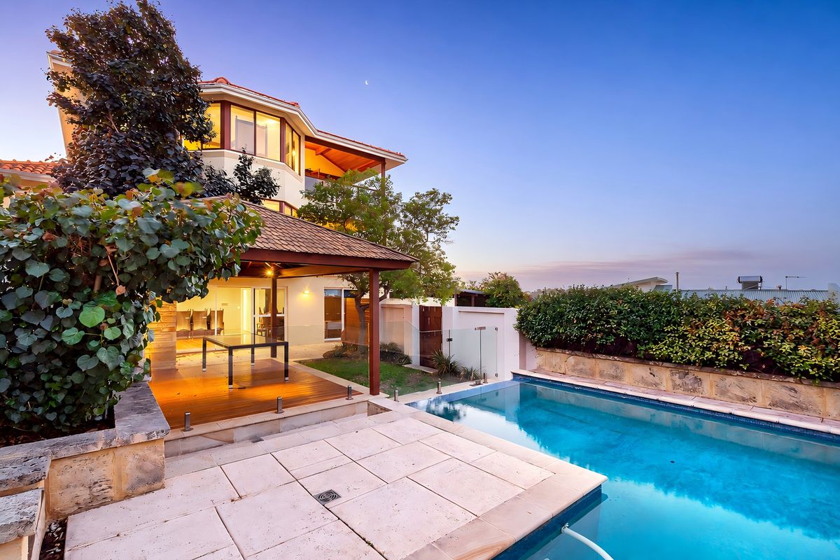 6 Moreing Road, Attadale