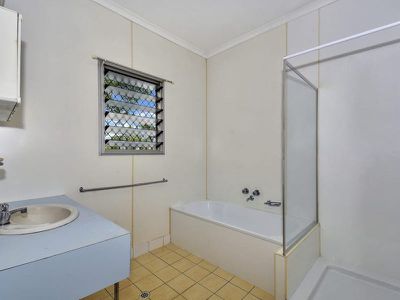 8 Crinum Court, Moulden