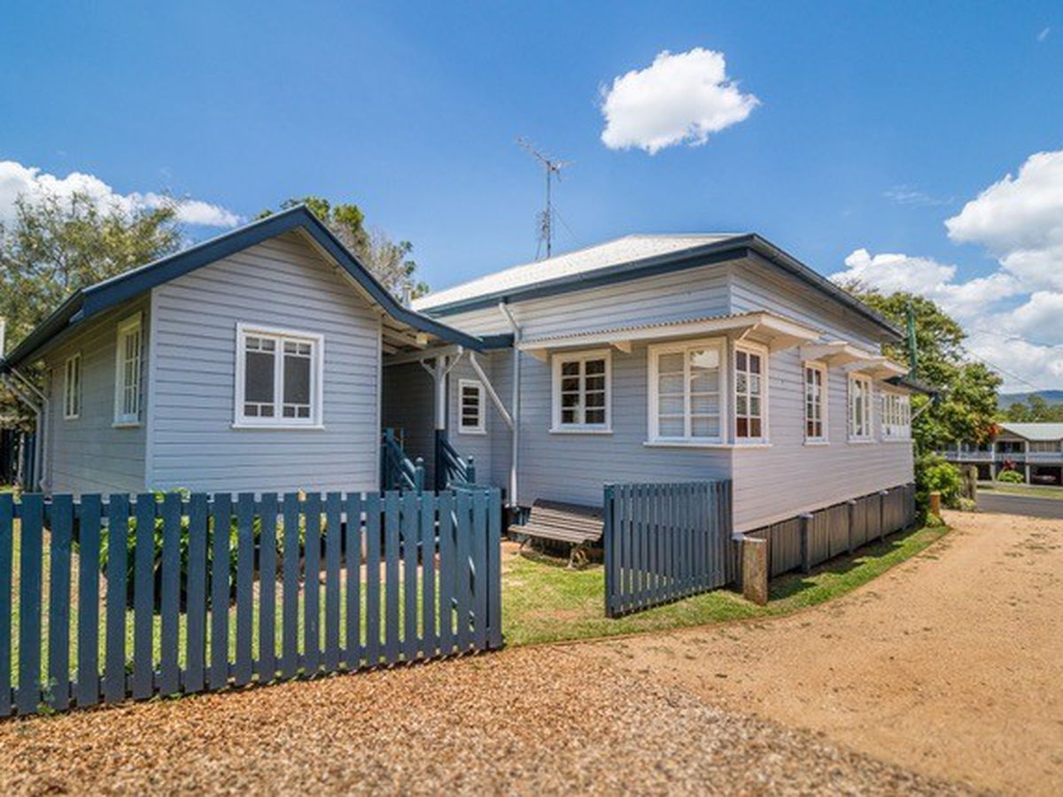 34 HERBERTON ROAD, Atherton
