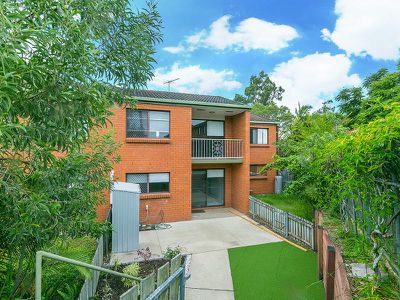 4 / 4 Amie Court, Springwood