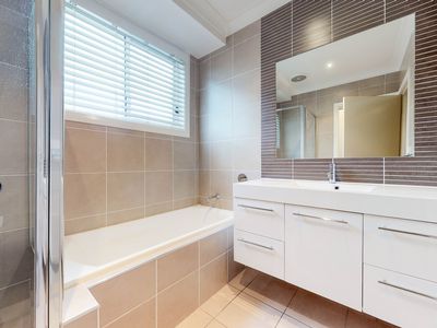 450 WHEELERS LANE, Dubbo