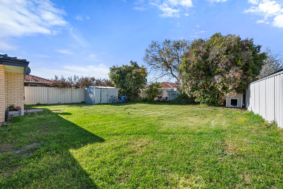 24 MANLY CRESCENT, Warnbro