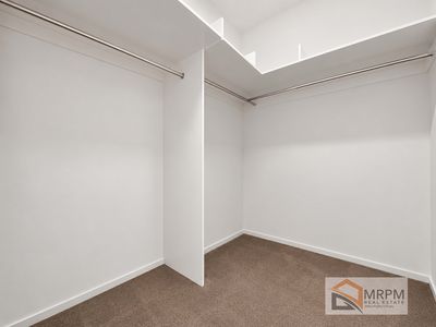 18 Lakeside Crescent, Keilor East