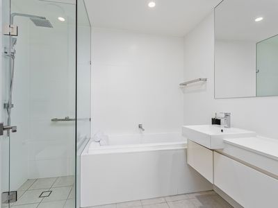 502 / 3 Grand Court, Fairy Meadow