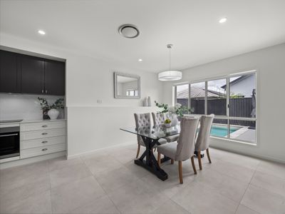 5 Lord Howe Circuit, Banya