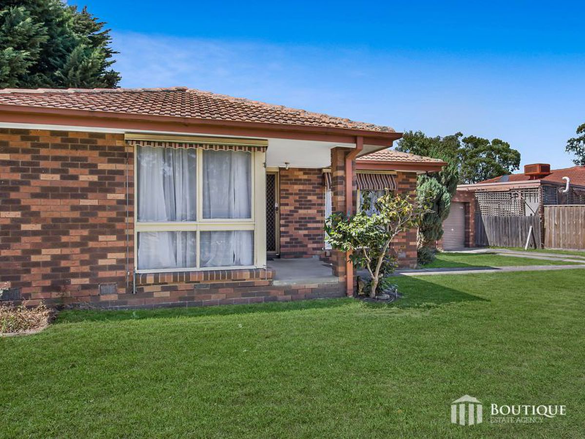4 Oaktree Drive, Hampton Park