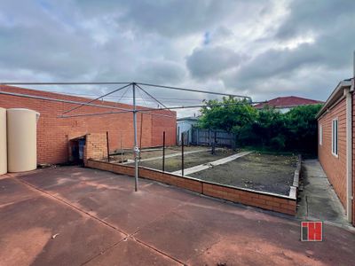 22 Lake Street, Avondale Heights