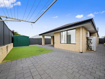18 Montane Turn, Banksia Grove
