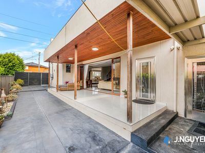 40 Oxford Street, Smithfield