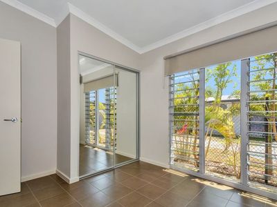 10 Tall Street, Johnston