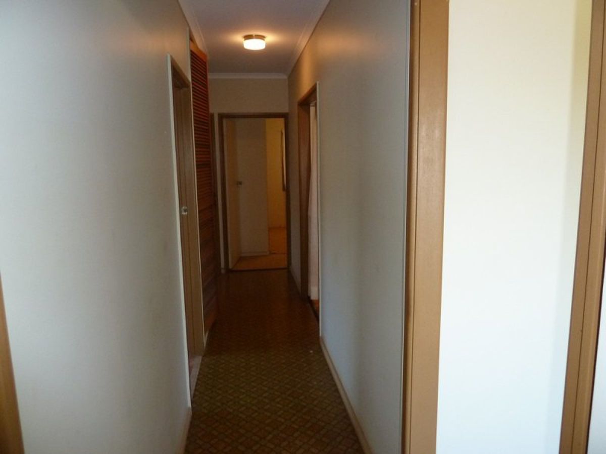 27 Putt St., Atherton