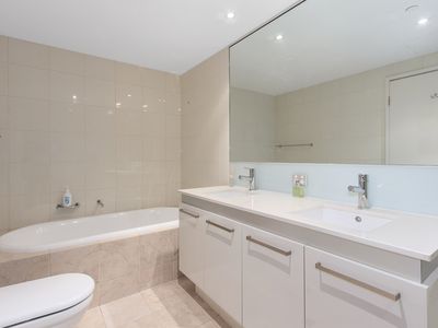 902 / 2 Oldfield Street, Burswood