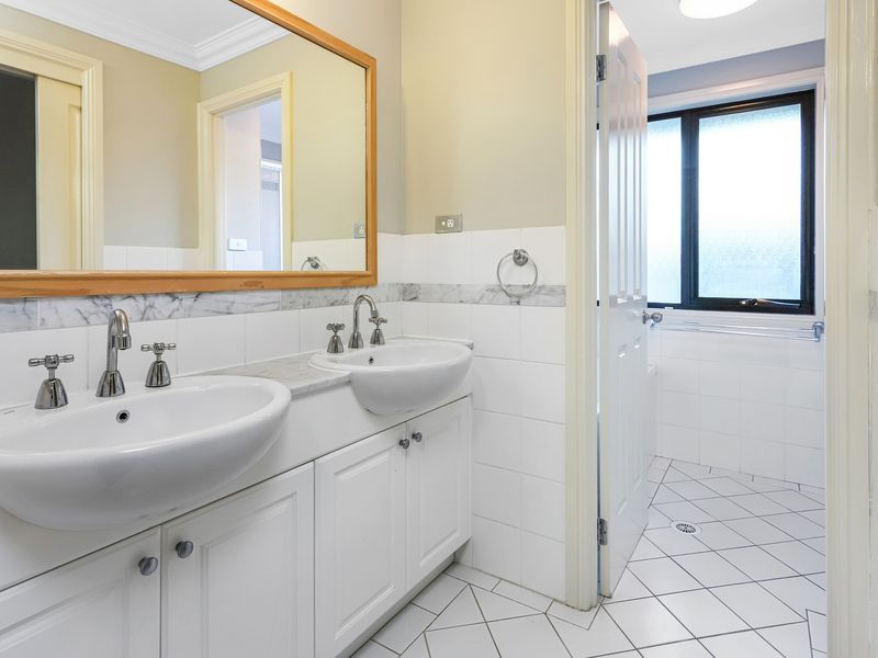 5 Etruscan Court, Glenwood