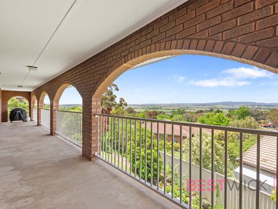 11 Dunrossil Crescent, West Bathurst