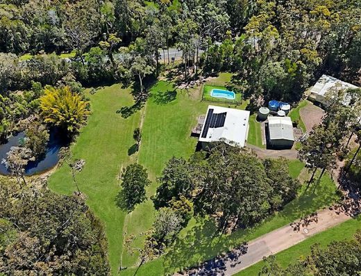 Enter Acreage Freedom with Exceptional Multi-Generational Versatility image 4