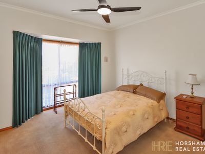 2 / 8 Ashwin Close, Horsham