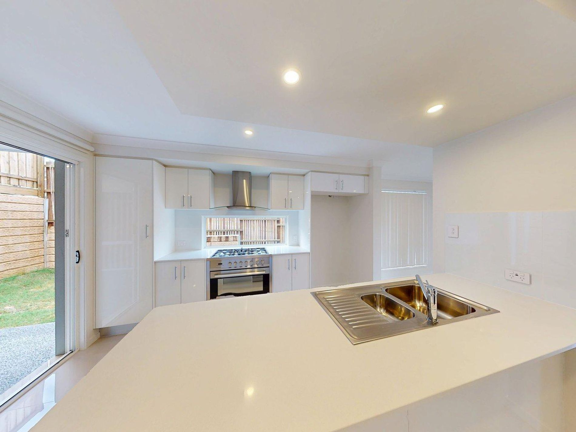 16 Jimna Circuit, White Rock