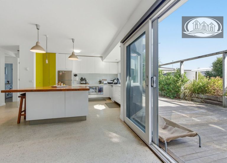 8 Aquarius Court, Portland North