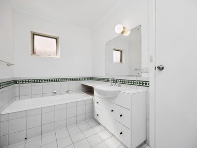 3 / 2 John Hindmarsh Frontage, Brompton