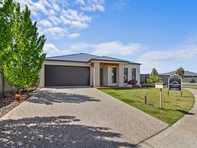 29 Swan Lake Drive, Sale