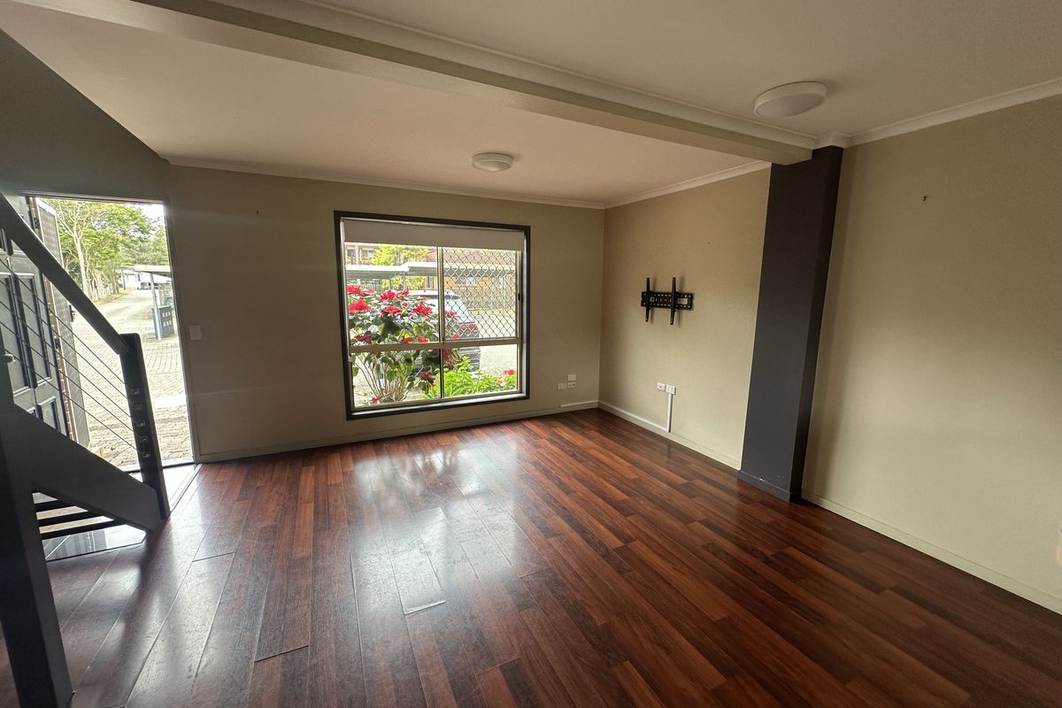 1 / 5 Woodford Street, Holland Park West