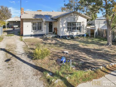 8 Sinclair Place, Horsham