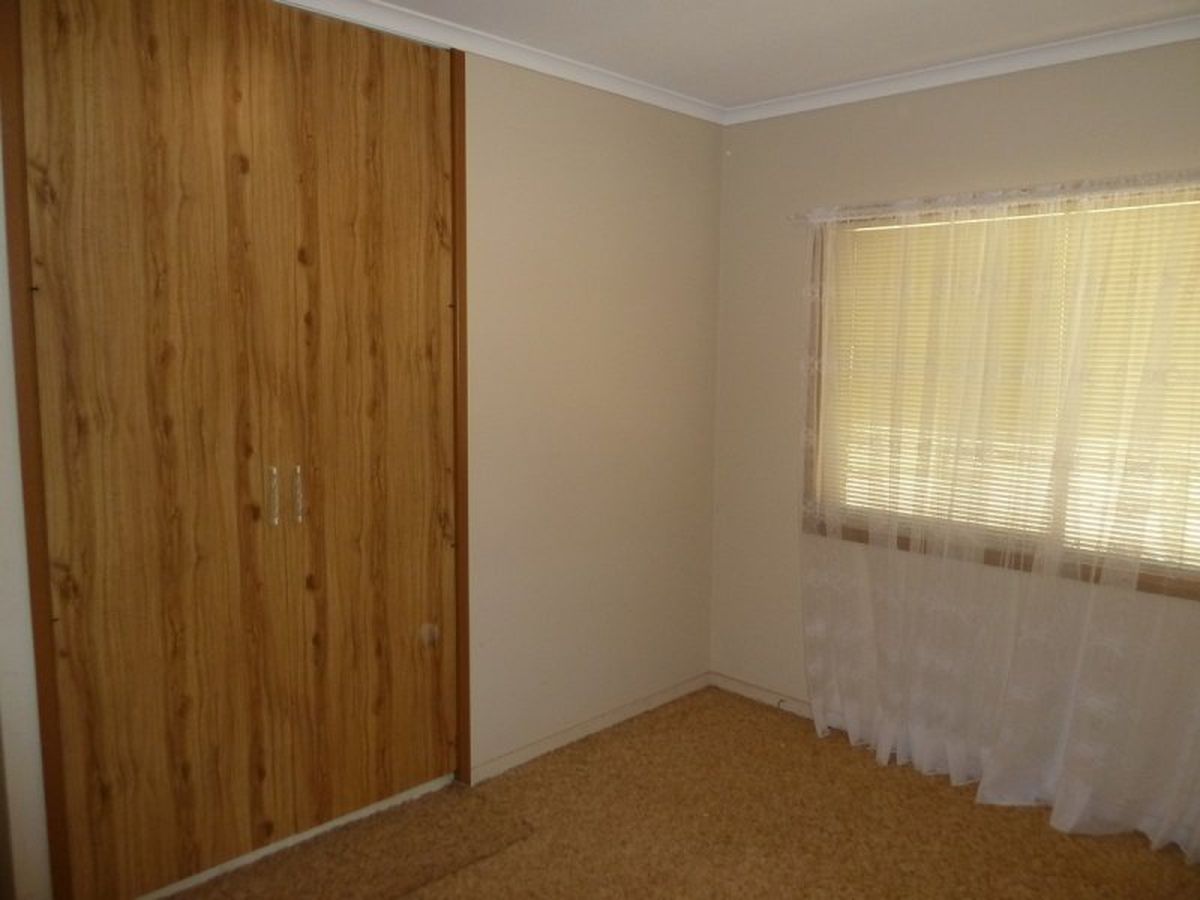 27 Putt St., Atherton