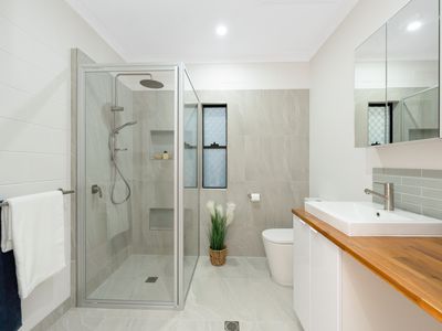 1 Saint Helens Drive, Mount Louisa