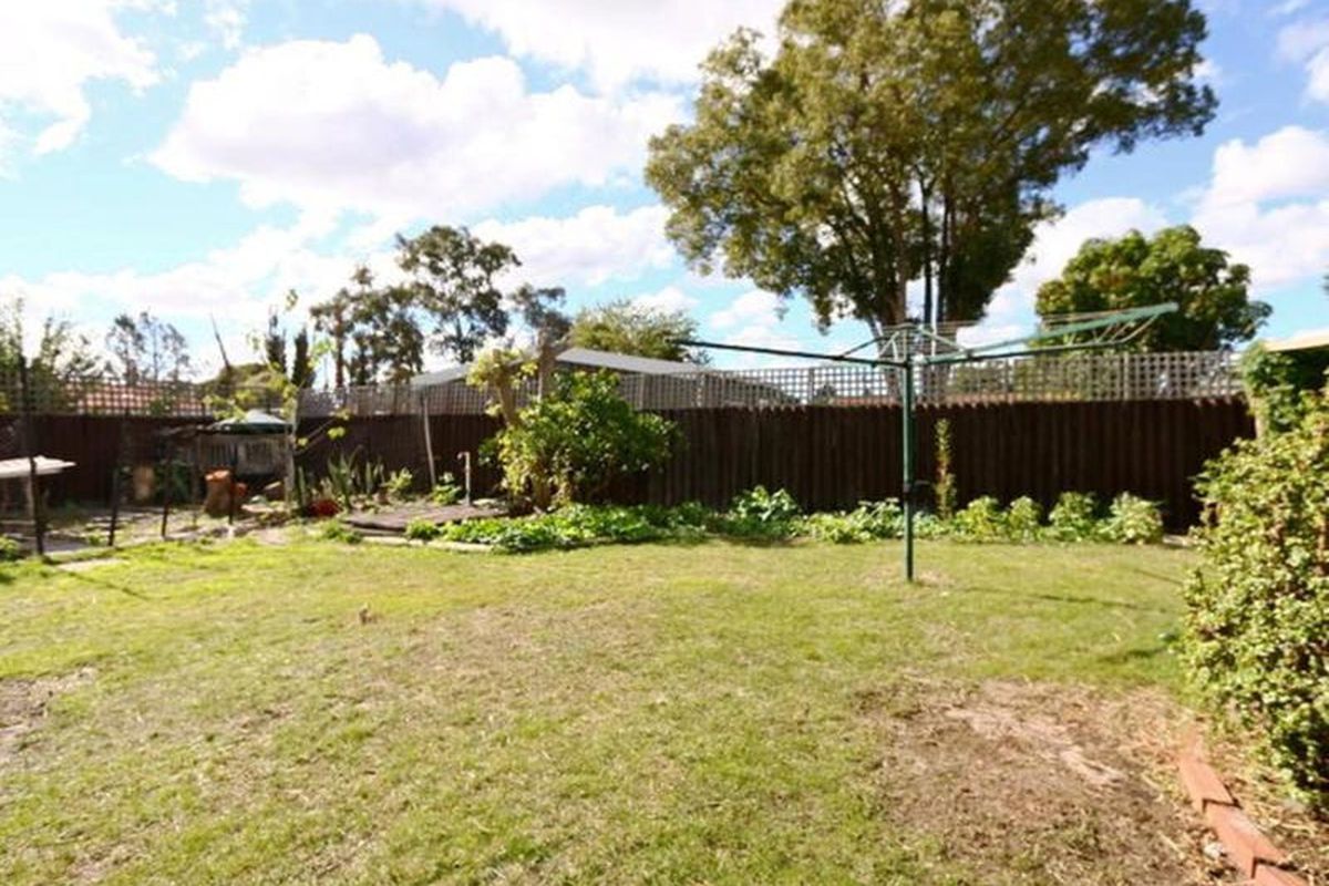 7 Hughenden Drive, Thornlie