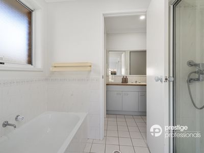 9 Ellesmere Court, Wattle Grove
