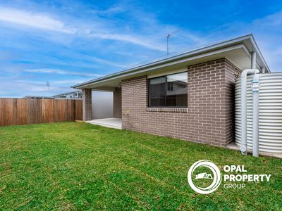 16 Carnarvon Crescent, Banya