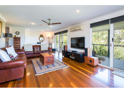9 Pago Tce, Pacific Pines