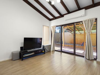 2 / 26 Earlston Way, Booragoon