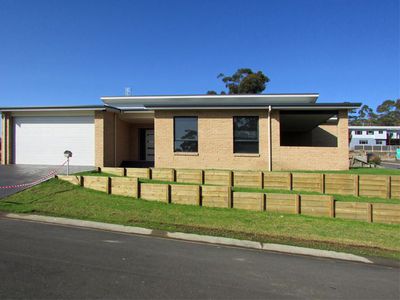 2 Fan Palm Court, Ulladulla