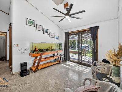 1 Woodlands Drive, Hallidays Point
