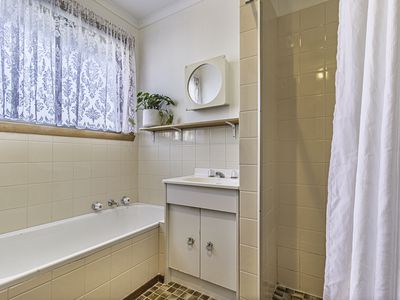 407 Village Drive, Kingston