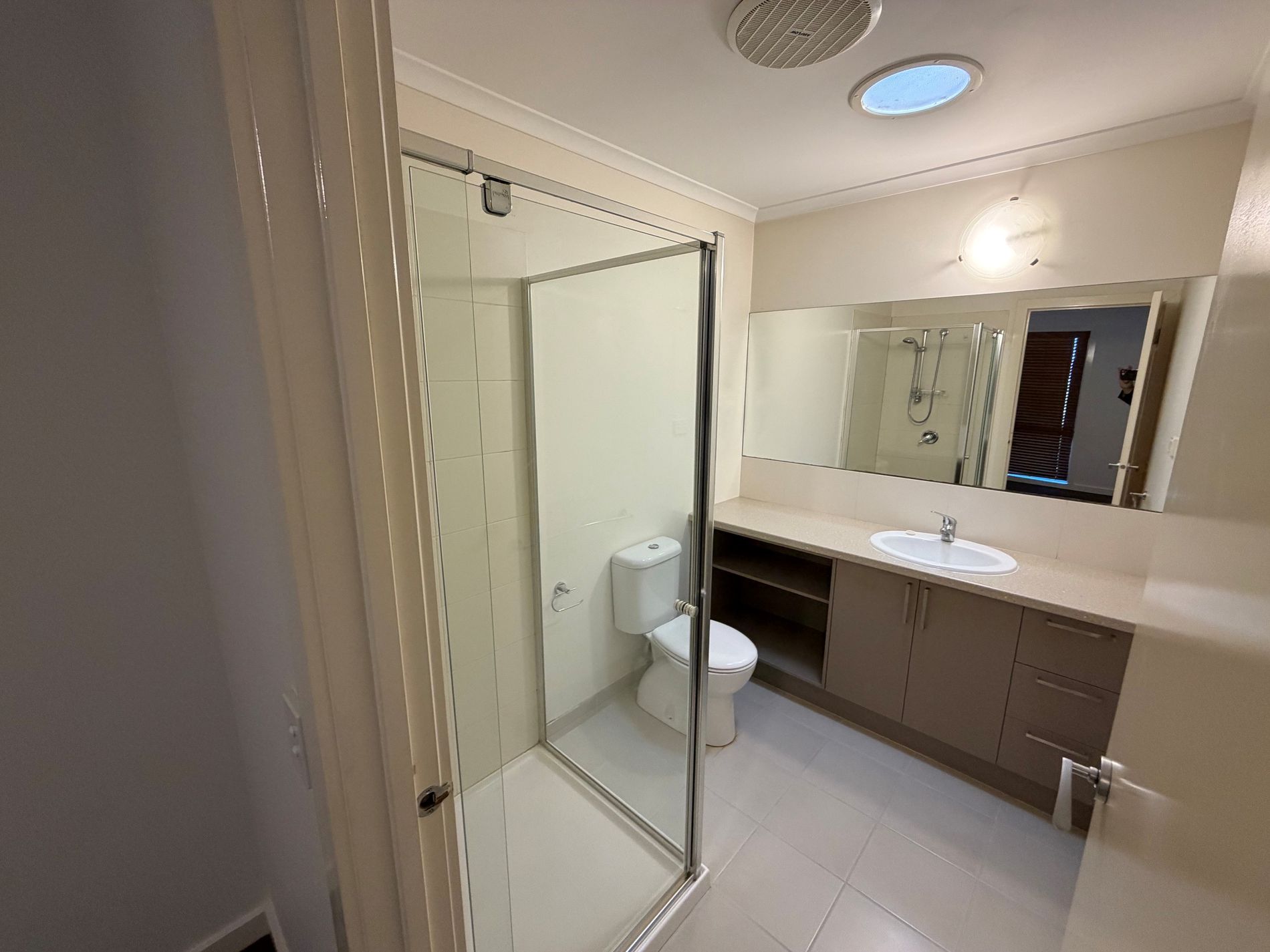 2 / 2 Lilly Pilly Close, Werribee